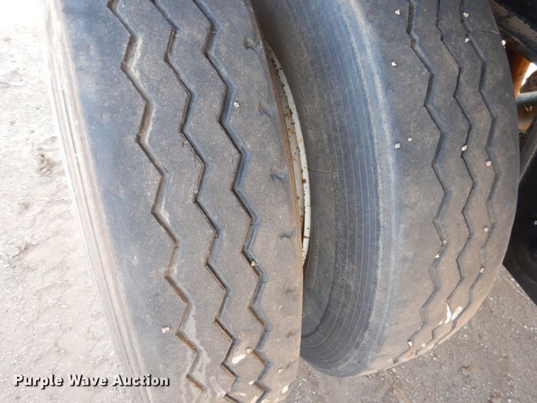 image for item DD0277 1995 Fontaine FTW-5-8048WSAW flatbed trailer