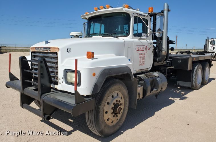 image for item DD0284 1994 Mack RD  winch truck