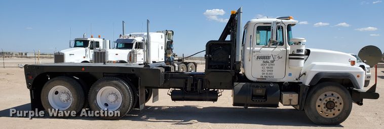 image for item DD0284 1994 Mack RD  winch truck