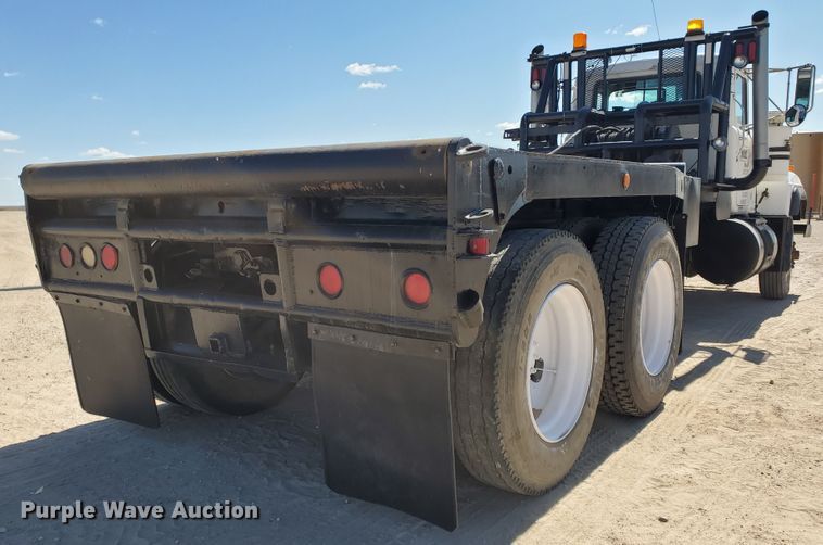 image for item DD0284 1994 Mack RD  winch truck