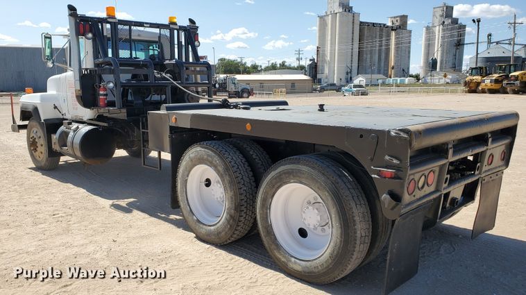 image for item DD0284 1994 Mack RD  winch truck
