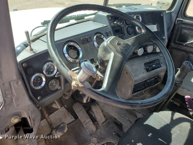 image for item DD0284 1994 Mack RD  winch truck