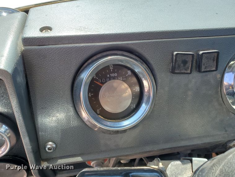 image for item DD0284 1994 Mack RD  winch truck