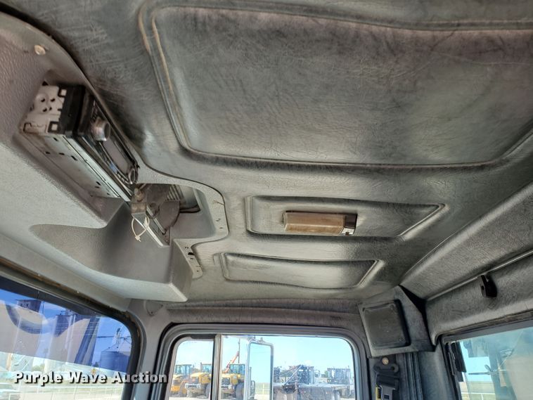 image for item DD0284 1994 Mack RD  winch truck