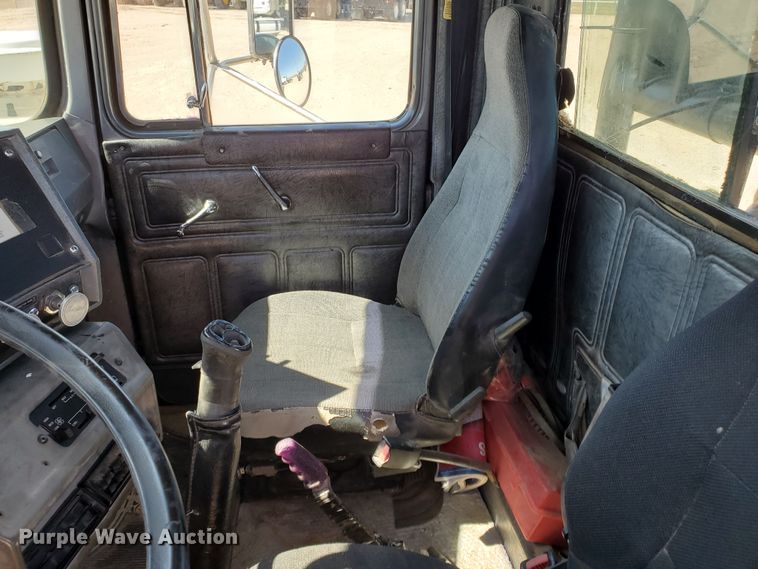 image for item DD0284 1994 Mack RD  winch truck