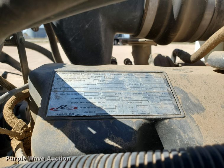 image for item DD0284 1994 Mack RD  winch truck