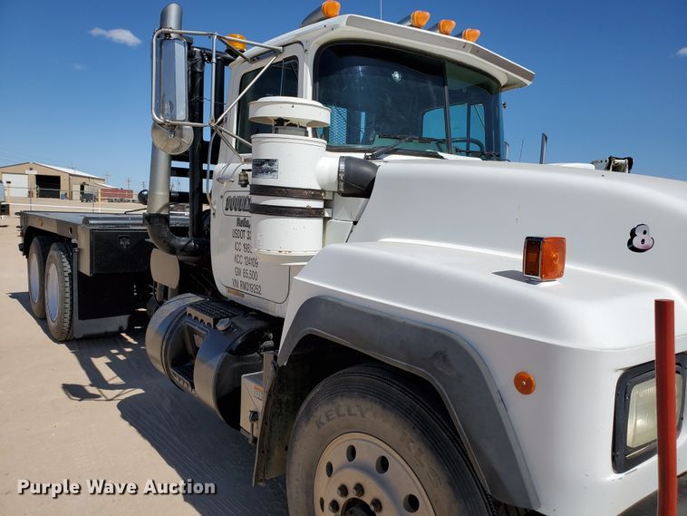 image for item DD0284 1994 Mack RD  winch truck