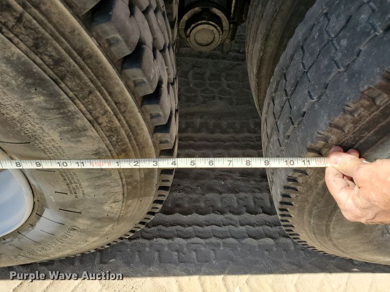 image for item DD0284 1994 Mack RD  winch truck