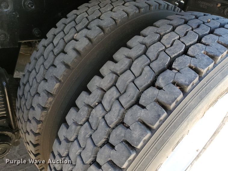 image for item DD0284 1994 Mack RD  winch truck