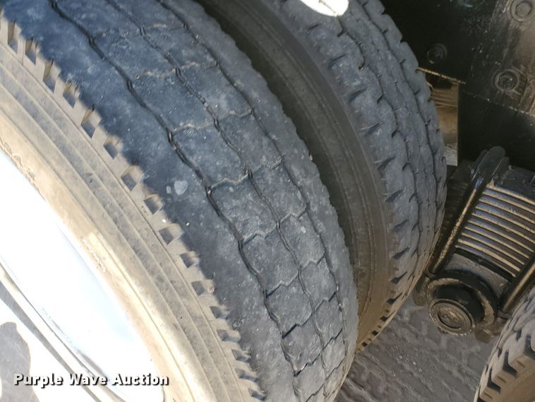 image for item DD0284 1994 Mack RD  winch truck