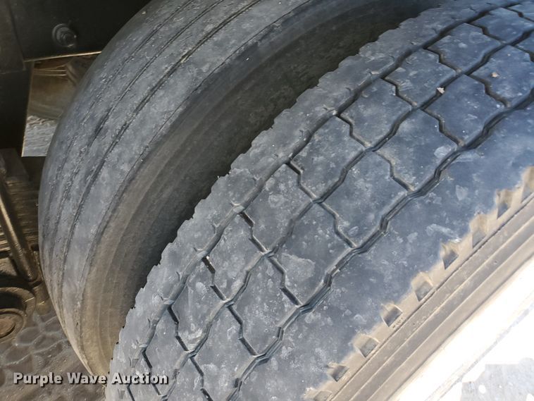 image for item DD0284 1994 Mack RD  winch truck