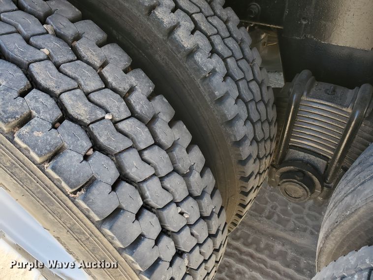 image for item DD0284 1994 Mack RD  winch truck