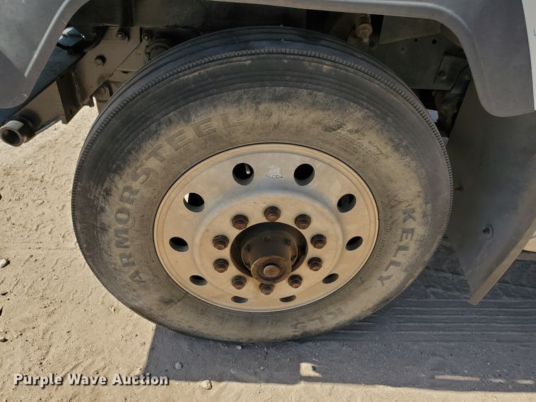 image for item DD0284 1994 Mack RD  winch truck