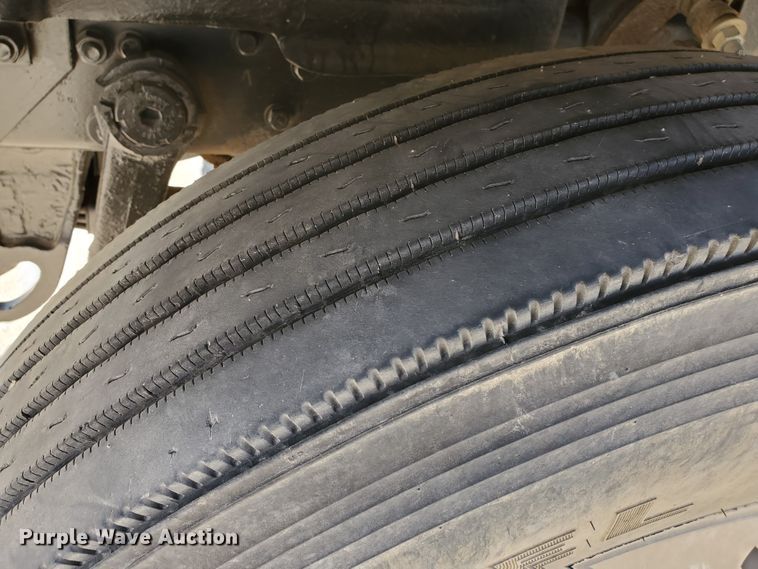 image for item DD0284 1994 Mack RD  winch truck