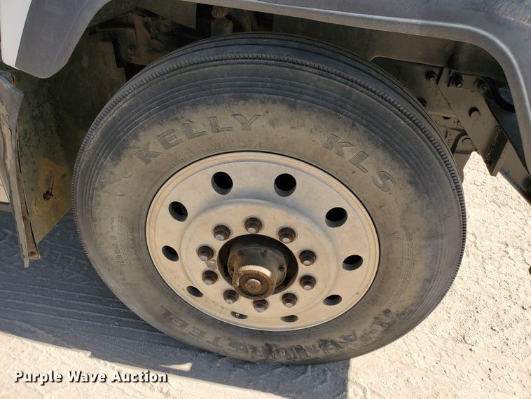 image for item DD0284 1994 Mack RD  winch truck