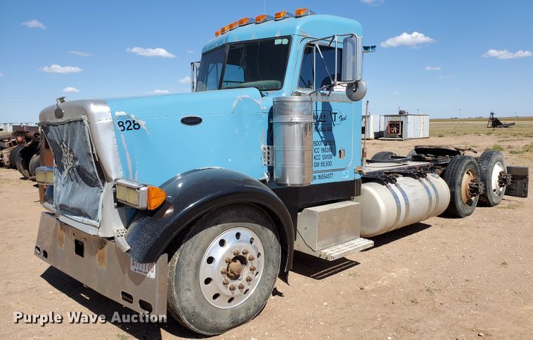 image for item DD0285 2001 Peterbilt 379  semi truck