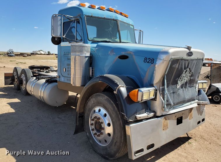 image for item DD0285 2001 Peterbilt 379  semi truck