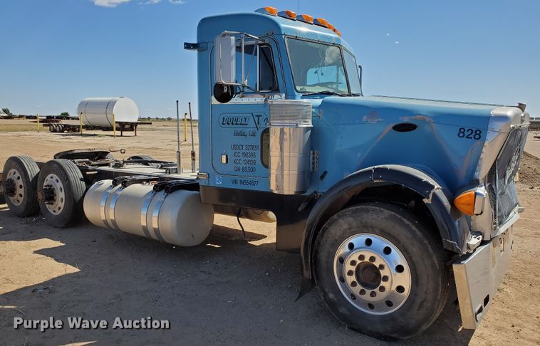 image for item DD0285 2001 Peterbilt 379  semi truck