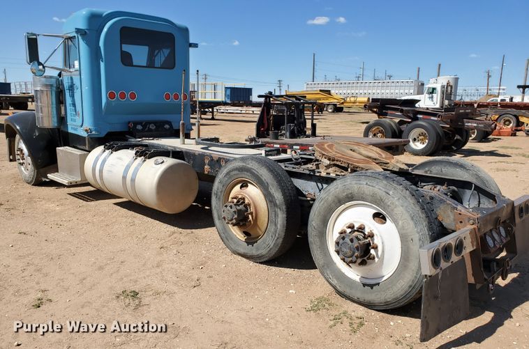 image for item DD0285 2001 Peterbilt 379  semi truck