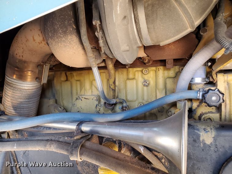 image for item DD0285 2001 Peterbilt 379  semi truck