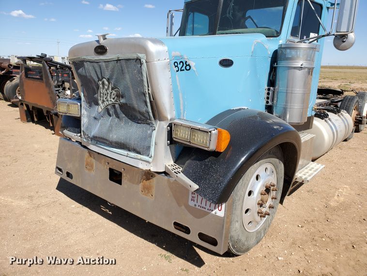 image for item DD0285 2001 Peterbilt 379  semi truck