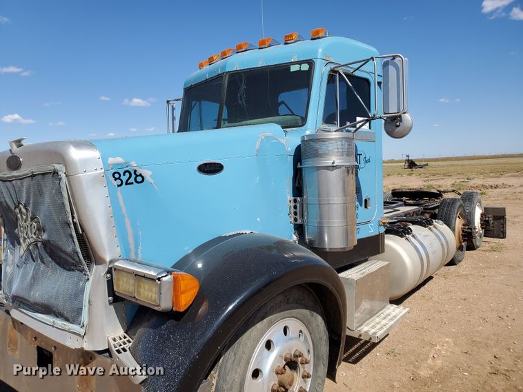 image for item DD0285 2001 Peterbilt 379  semi truck