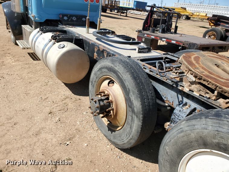 image for item DD0285 2001 Peterbilt 379  semi truck