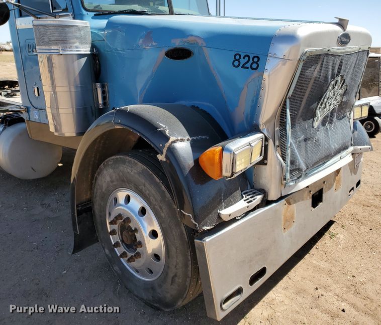 image for item DD0285 2001 Peterbilt 379  semi truck