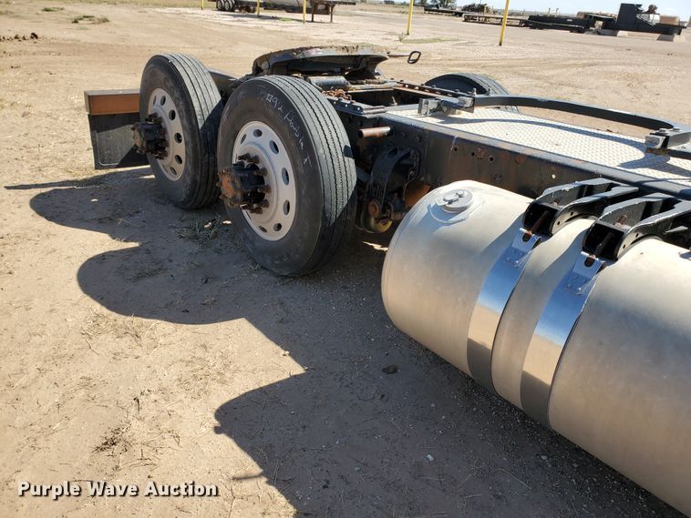 image for item DD0285 2001 Peterbilt 379  semi truck