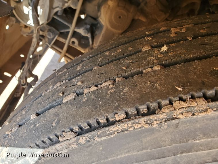 image for item DD0285 2001 Peterbilt 379  semi truck