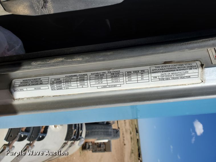 image for item DD0285 2001 Peterbilt 379  semi truck