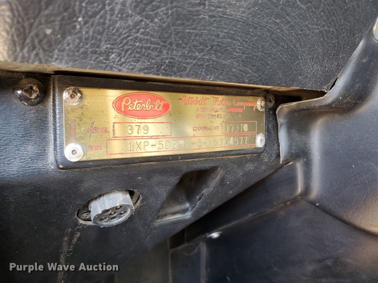 image for item DD0285 2001 Peterbilt 379  semi truck