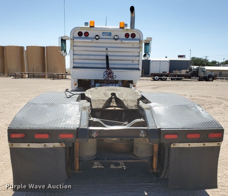 image for item DD0288 1997 Mack CH613  semi truck