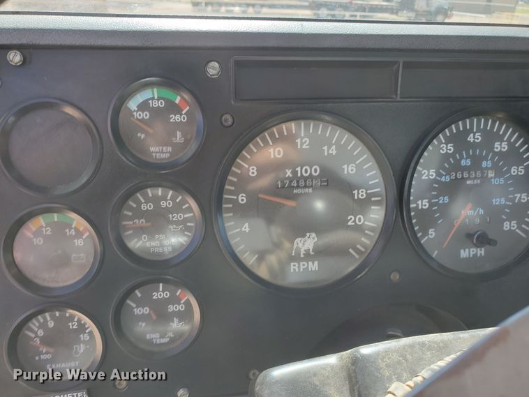 image for item DD0288 1997 Mack CH613  semi truck