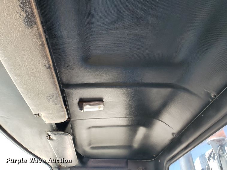 image for item DD0288 1997 Mack CH613  semi truck