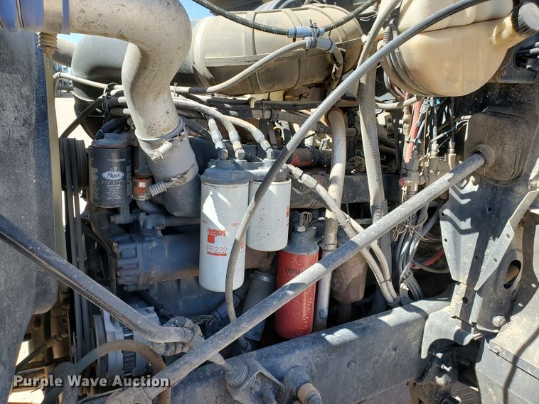 image for item DD0288 1997 Mack CH613  semi truck