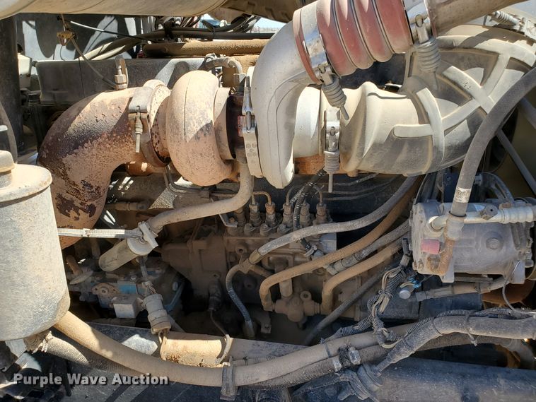 image for item DD0288 1997 Mack CH613  semi truck