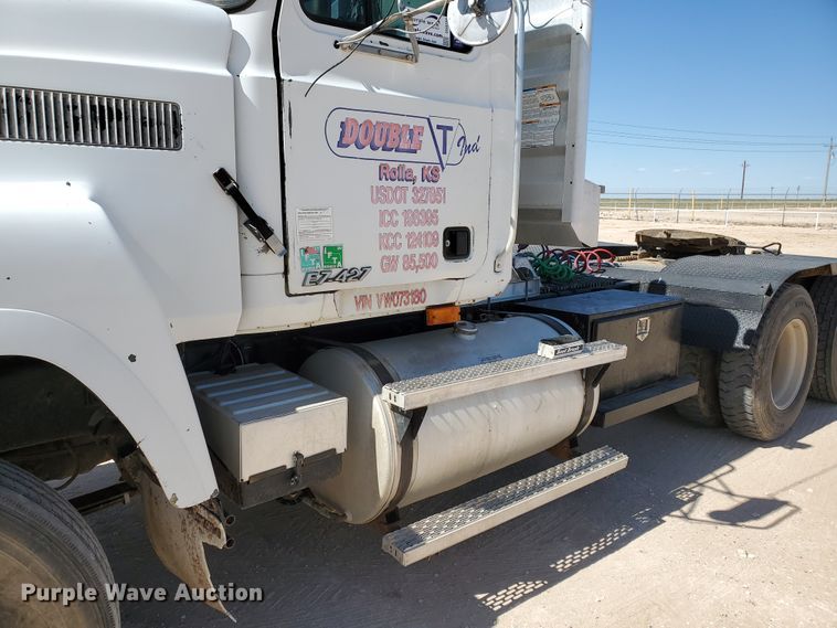 image for item DD0288 1997 Mack CH613  semi truck