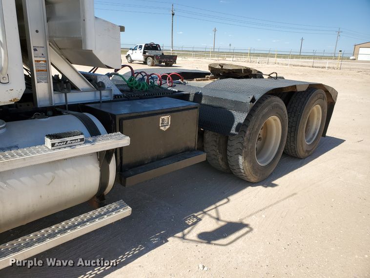 image for item DD0288 1997 Mack CH613  semi truck