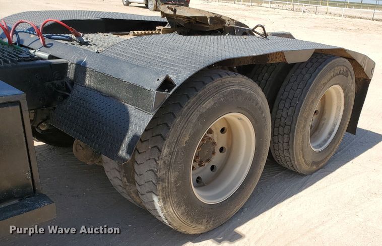 image for item DD0288 1997 Mack CH613  semi truck