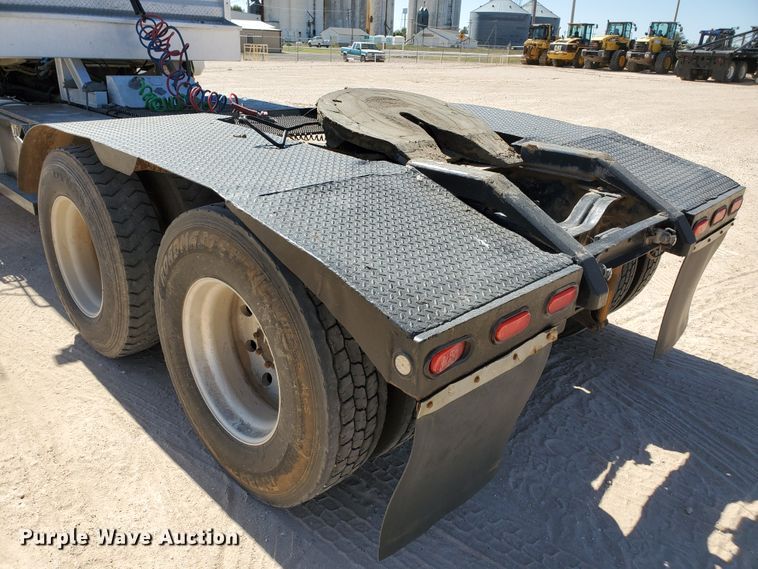 image for item DD0288 1997 Mack CH613  semi truck