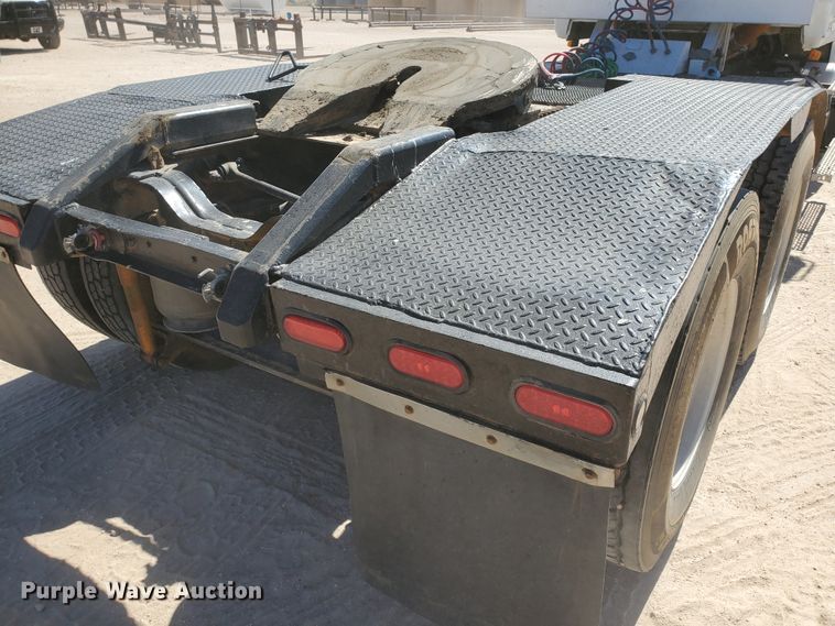 image for item DD0288 1997 Mack CH613  semi truck