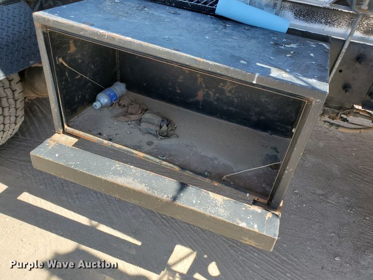 image for item DD0288 1997 Mack CH613  semi truck