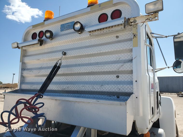 image for item DD0288 1997 Mack CH613  semi truck