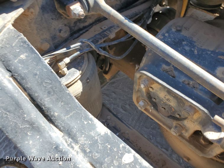 image for item DD0288 1997 Mack CH613  semi truck