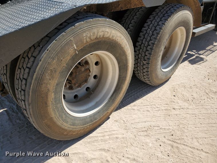 image for item DD0288 1997 Mack CH613  semi truck