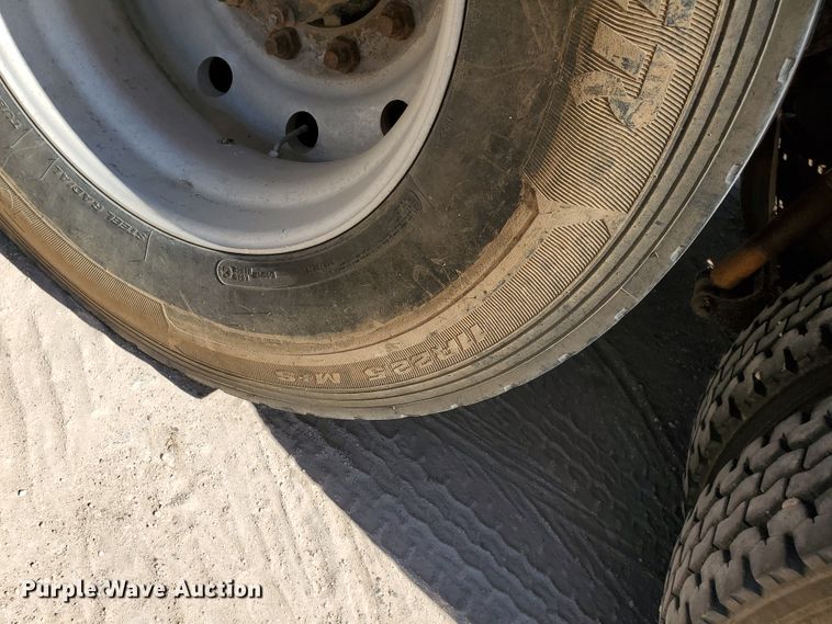 image for item DD0288 1997 Mack CH613  semi truck