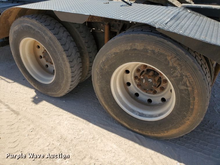 image for item DD0288 1997 Mack CH613  semi truck