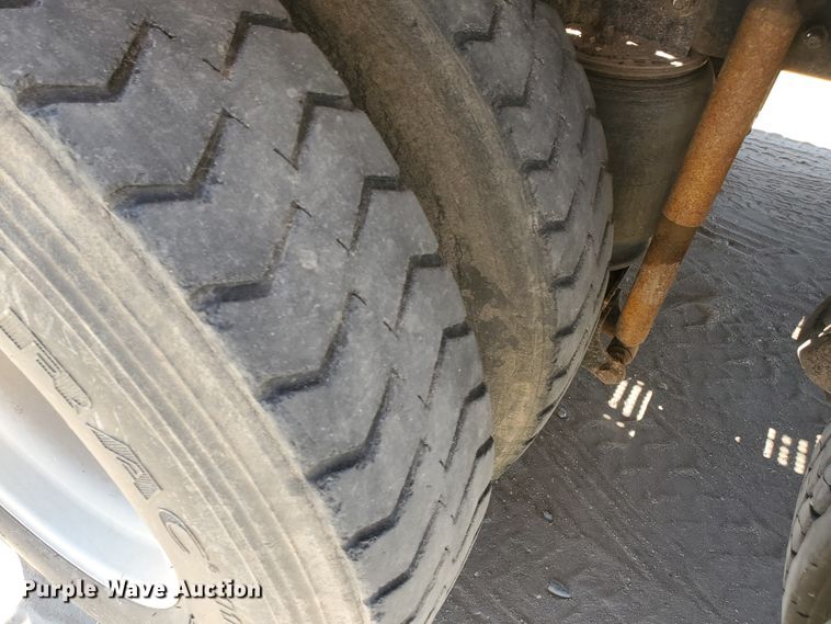 image for item DD0288 1997 Mack CH613  semi truck