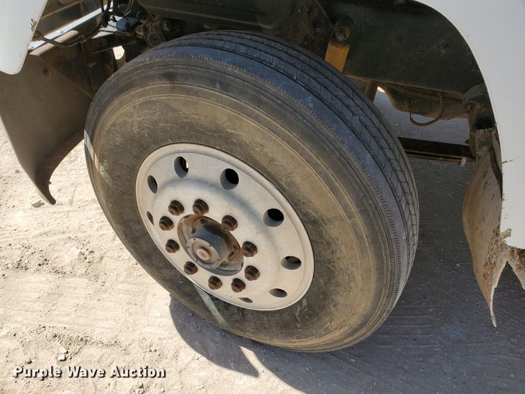 image for item DD0288 1997 Mack CH613  semi truck